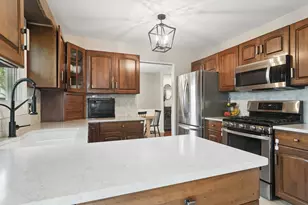 715 Fieldstone Cir, Lake Zurich, IL 60047 - Photo 10