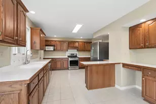 4508 Nancy Dr, Crystal Lake, IL 60014 - Photo 4