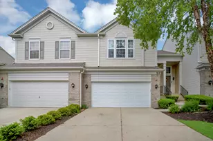 912 Kings Canyon Dr, Streamwood, IL 60107 - Photo 2