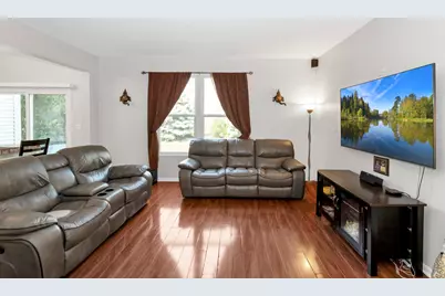 912 Kings Canyon Drive, Streamwood, IL 60107 - Photo 8