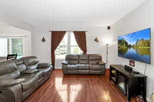 912 Kings Canyon Dr, Streamwood, IL 60107 - Photo 8