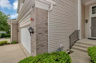 912 Kings Canyon Dr, Streamwood, IL 60107 - Photo 4