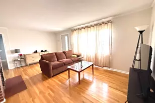 360 Niagara St, Park Forest, IL 60466 - Photo 4