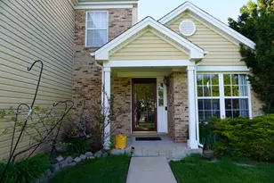 1310 York Dr, Carpentersville, IL 60110 - Photo 2
