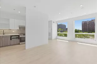 948 W Sunnyside Ave, Chicago, IL 60640 - Photo 2