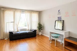 8405 Melvina Ave, Burbank, IL 60459 - Photo 2