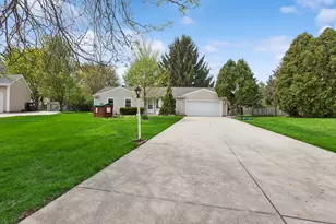 3287 Medford Ct, Island Lake, IL 60042 - Photo 2