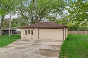19050 Baker Ave, Country Club Hills, IL 60478 - Photo 4