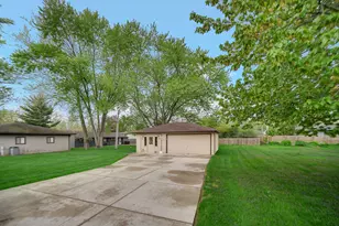 19050 Baker Ave, Country Club Hills, IL 60478 - Photo 18