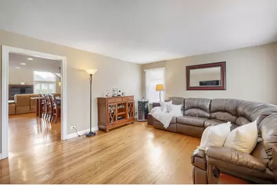 513 N Howard Avenue, Elmhurst, IL 60126 - Photo 2