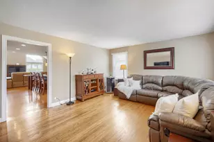 513 N Howard Ave, Elmhurst, IL 60126 - Photo 2