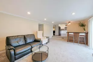 943 N Crestview Dr, Palatine, IL 60067 - Photo 10