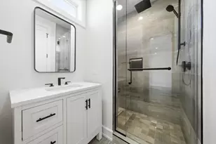 2457 W Byron St, Chicago, IL 60618 - Photo 26