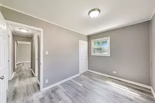 2414 Circle Dr, Hazel Crest, IL 60429 - Photo 10
