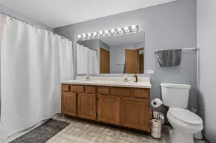 261 Ashbury Ln, Roselle, IL 60172 - Photo 12