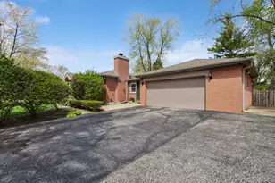 1603 N Evergreen Ave, Arlington Heights, IL 60004 - Photo 2