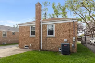9966 Montrose Ave, Schiller Park, IL 60176 - Photo 22