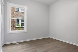 7948 S Colfax Ave, Chicago, IL 60649 - Photo 16
