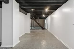 7948 S Colfax Ave, Chicago, IL 60649 - Photo 20