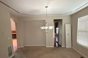 5650 Brentwood Dr, Hoffman Estates, IL 60192 - Photo 4