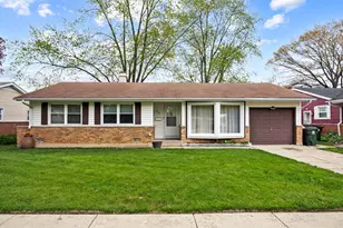 15 Wildwood Rd, Elk Grove Village, IL 60007 - Photo 1