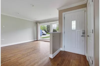 15 Wildwood Road, Elk Grove Village, IL 60007 - Photo 2