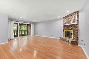 7812 W Golf Dr, Palos Heights, IL 60463 - Photo 4
