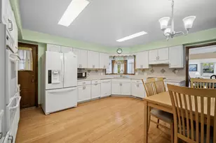 484 Springhill Dr, Roselle, IL 60172 - Photo 12
