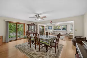 484 Springhill Dr, Roselle, IL 60172 - Photo 2
