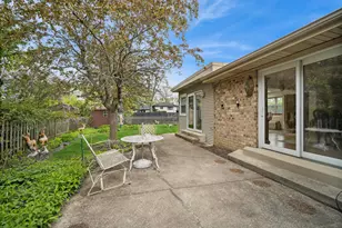 484 Springhill Dr, Roselle, IL 60172 - Photo 18