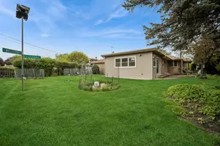 484 Springhill Dr, Roselle, IL 60172 - Photo 20