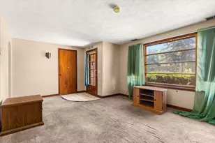 210 E 1st St, Streator, IL 61364 - Photo 6