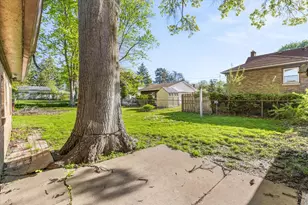 210 E 1st St, Streator, IL 61364 - Photo 22