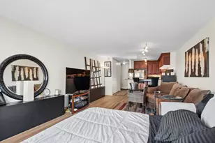 2020 N Lincoln Park W, Chicago, IL 60614 - Photo 2