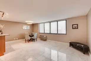 1221 N Dearborn Pkwy, Chicago, IL 60610 - Photo 2
