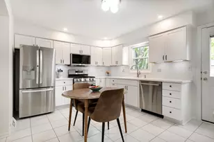900 Dearborn Cir, Carol Stream, IL 60188 - Photo 6
