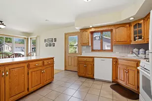 16813 Oconto Ave, Tinley Park, IL 60477 - Photo 4