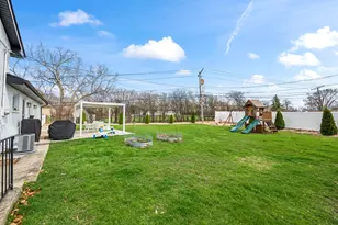 671 Hazel Ct, Roselle, IL 60172 - Photo 36