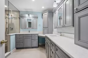 9012 Buckingham Park Dr, Des Plaines, IL 60016 - Photo 14