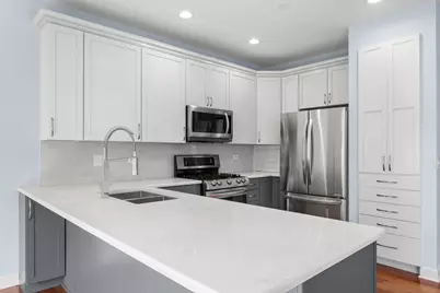 9012 Buckingham Park Drive, Des Plaines, IL 60016 - Photo 6