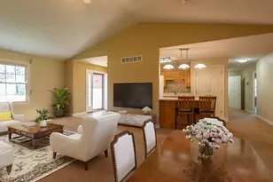 741 S Parkcrest Dr, Freeport, IL 61032 - Photo 4