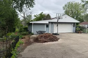 5612 S County Line Rd, Hinsdale, IL 60521 - Photo 2