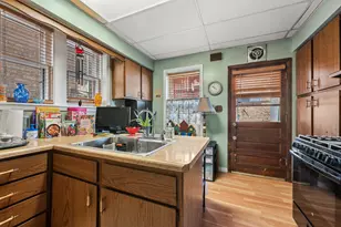 7918 Karlov Ave, Skokie, IL 60076 - Photo 4