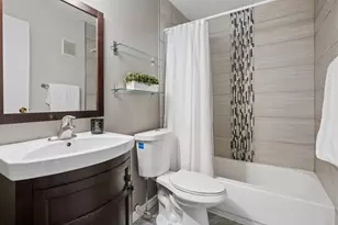 9352 Bay Colony Dr, Des Plaines, IL 60016 - Photo 12