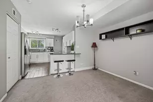 9352 Bay Colony Dr, Des Plaines, IL 60016 - Photo 6
