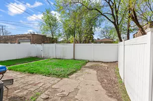323 Memorial Dr, Calumet City, IL 60409 - Photo 14