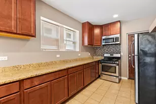 323 Memorial Dr, Calumet City, IL 60409 - Photo 4