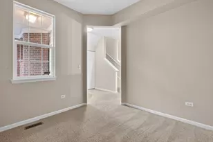 642 Legend Ln, McHenry, IL 60050 - Photo 6