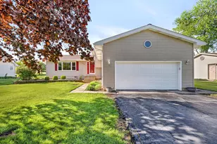 2062 W Garden Dr, Kankakee, IL 60901 - Photo 1