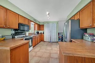2062 W Garden Dr, Kankakee, IL 60901 - Photo 8